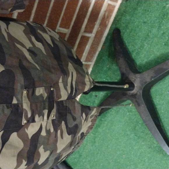 ANA, Women's Camo, Faux Fur Rim hood (removable) Size S. - Picture 3 of 10